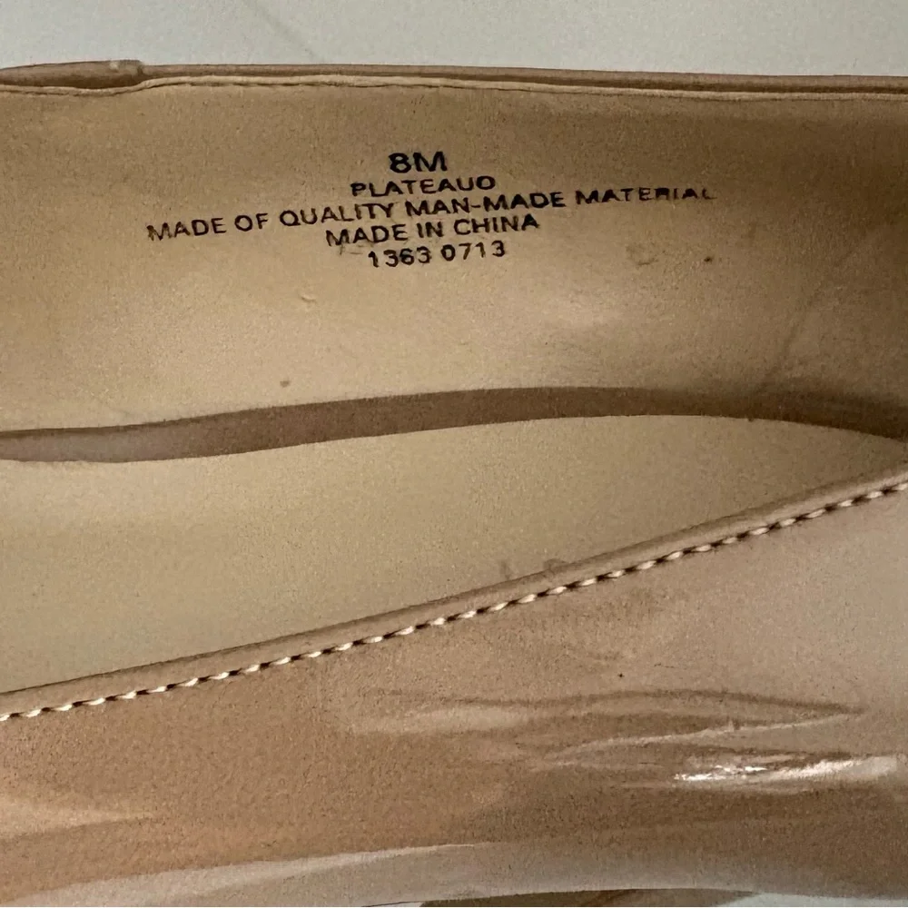 Nine West Women’s Beige Patent Leather Pumps Size 8 – Like New